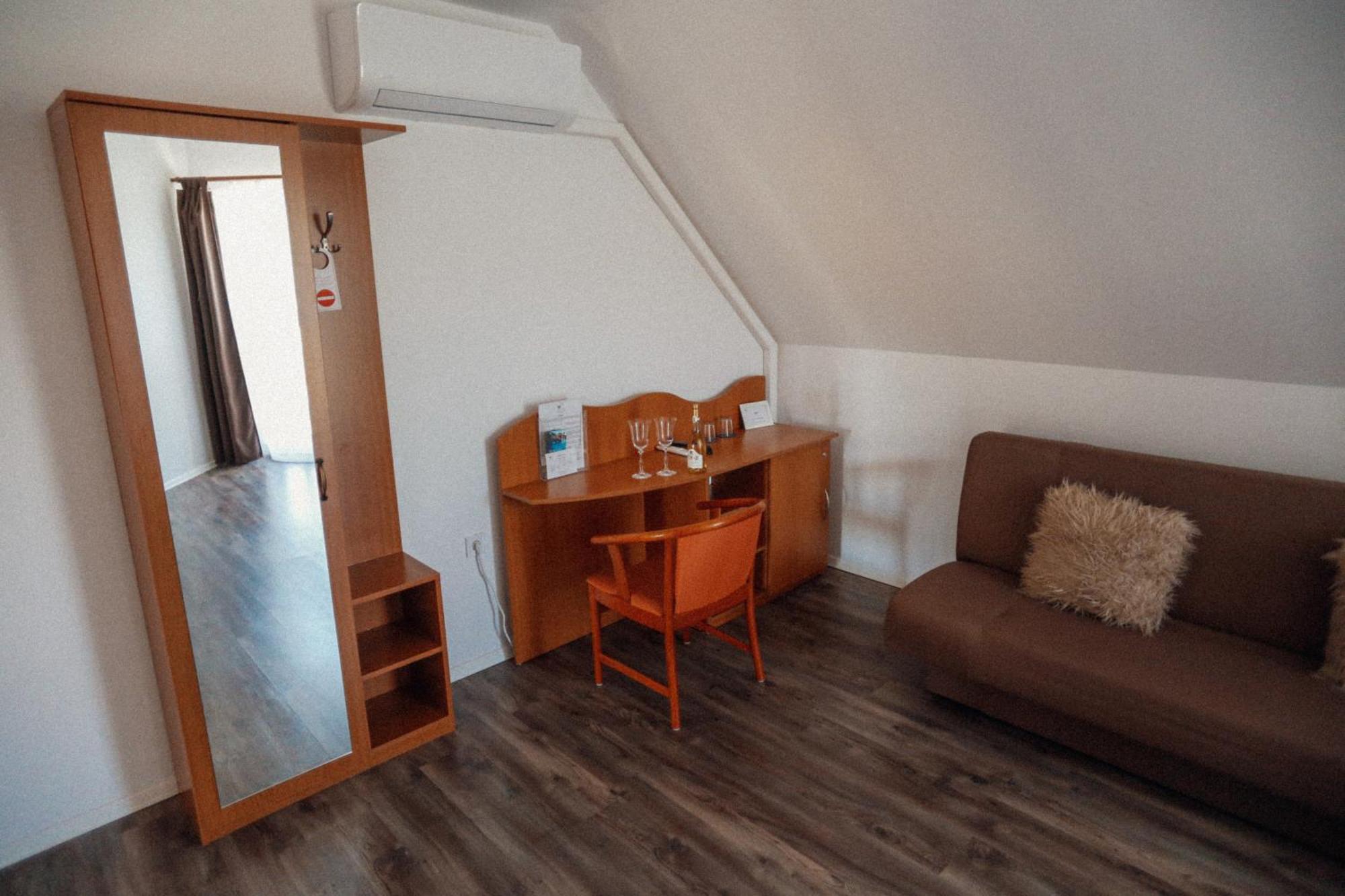 Megnyugtat-Lak Apartmanhaz 代姆延 外观 照片