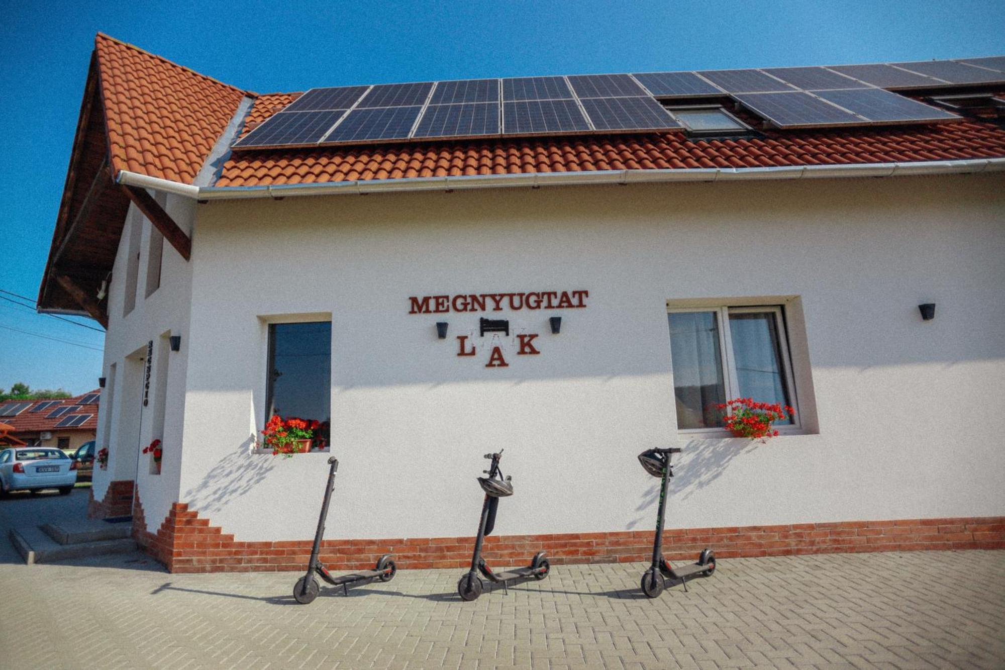Megnyugtat-Lak Apartmanhaz 代姆延 外观 照片
