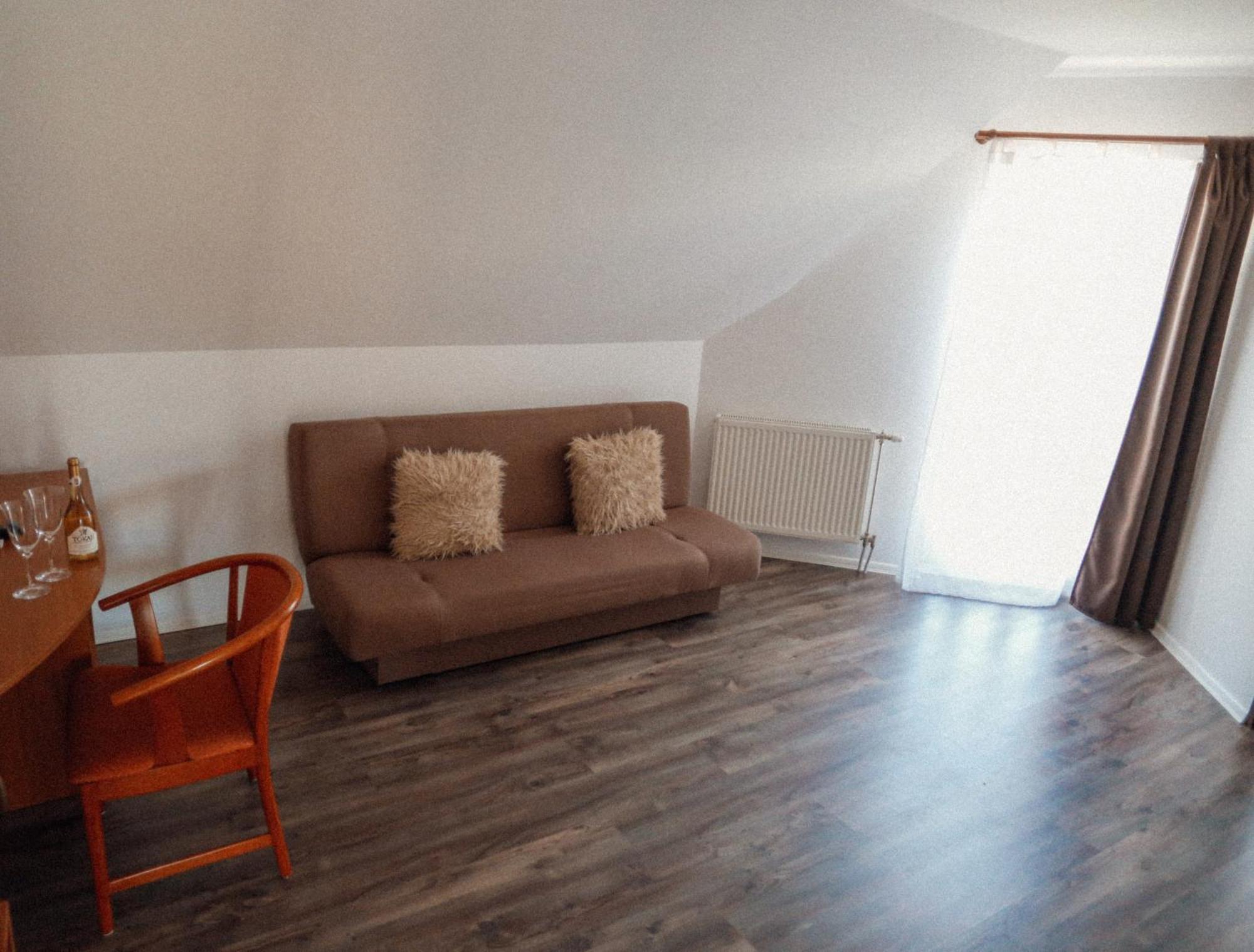Megnyugtat-Lak Apartmanhaz 代姆延 外观 照片